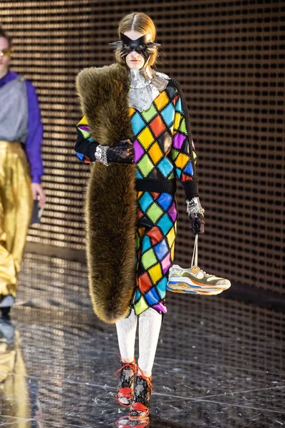 Look 80